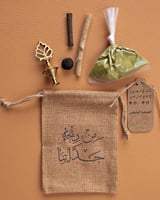 حناء + مكحلة نحاس + ميني مسواك + ديرم + معمول دوسري