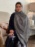 طرحة رصاصي لينن خفيفه وباردة مطرزة بالخيوط رقم