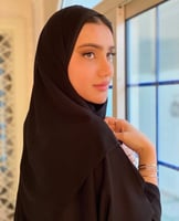 أسود