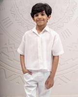 قميص كتان بتطريز شعار سيفين ونخلة