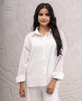 قميص كتان بتطريز شعار سيفين ونخلة