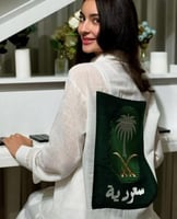 قميص كتان بتطريز شعار سيفين ونخلة