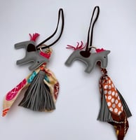 تعليقة حصان و سكارف لشنط - متعدد الالوان