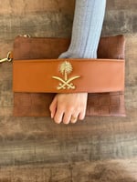 شنط باوتش جلد بشعار سيفين و نخله ( اليوم الوطني )