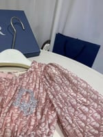 فستان فخم وجميل بأكمام طويله اللون الوردي