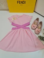 فستان بناتي أنيق بفتحات مميزة على الجوانب