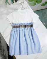 فستان أنيق برسمه على الجانب اللون الازرق