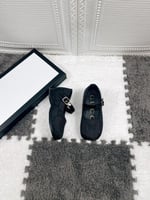 حذاء بناتي فخم ومميز اللون الاسود