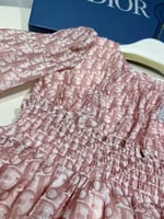 فستان فخم وجميل بأكمام طويله اللون الوردي