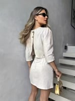 توب قصير برقبة مستديرة وأكمام متوسطة مع شق خلفي +...