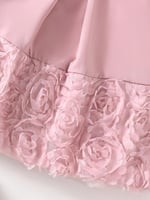 فستان صدرية بفيونكة كبيرة وتزيين بتلات 3D