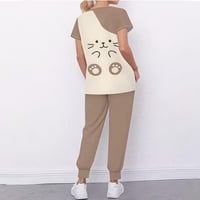 سكراب بلون بيج فاتح وبني، ويتميز بفتحة رقبة على شك...