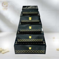 صندوق خشبي لون اسود
