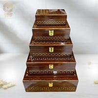 صندوق خشبي لون بني