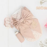 مدس استقبال مطرز بالاسم