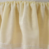 سلة موسى بخامة اللنن مع حامل هزاز أبيض