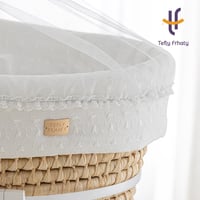 سلة موسى مع حامل هزاز أبيض