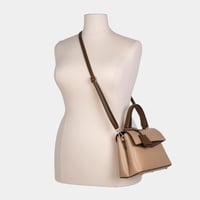 شنطة يد نسائية ومحفظة جلد بيج من BAGCO – تصميم عصر...