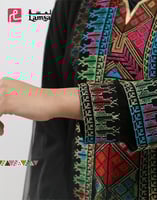 زي تقليدي تراثي مطرز بنقش السدو