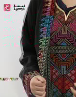 زي تقليدي تراثي مطرز بنقش السدو