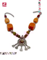 عقد فضة بحجر مرجان بحري شغل بوساني