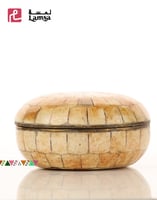 علبه من الصدف مشغولة يدويا