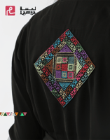 زي تقليدي تراثي مطرز بنقش السدو