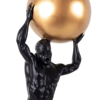 مجسم عضلي حامل اثقال