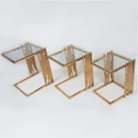 طاولات خدمة 3 قطع ستيل ذهبي اللون بسطح زجاج