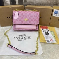 حقيبة كوتش نسائية