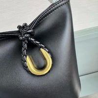 حقيبة دلو جلدية من لو بيتي بامبولا