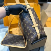 شنطة كتف نسائية بتصميم مونوجرام كلاسيكي – جودة فاخ...