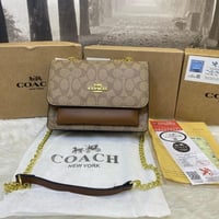 حقيبة كوتش نسائية