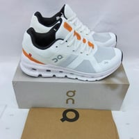 حذاء أون رننق الرياضي – أبيض ورمادي بلمسات برتقالي...