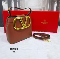 شنطة كلاسيكية فالنتينو غارافاني