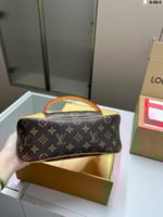 حقيبة لويس فيتون مونوجرام كلاسيكية – تصميم فاخر