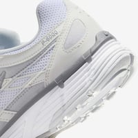 حذاء نايك P-6000 فضي