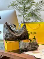 حقيبة نساء من فندي