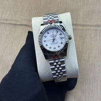 ساعة رولكس ديت جست فضي بمينا أبيض لؤلؤي مرصّع فصوص...