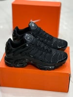حذاء نايكي إير ماكس بلس TN رجالي – أسود بالكامل