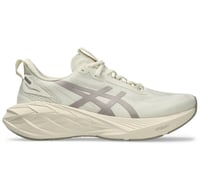ASICS NOVABLAST 4