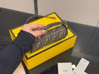 حقيبة نساء من فندي