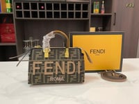 حقيبة نساء من فندي