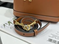 شنطة نسائية بنية تصميم بوكس بسحاب مزدوج