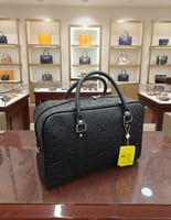 حقيبة سفر لويس فويتون Keepall Bandoulière جلد أسود...