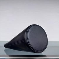 حقيبة دلو جلدية من لو بيتي بامبولا