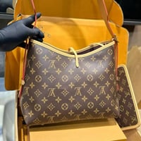 شنطة كتف نسائية بتصميم مونوجرام كلاسيكي – جودة فاخ...