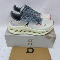 حذاء أون رننق للجري والمشي – أبيض ورمادي مزرق مع ل...