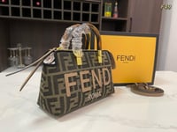 حقيبة نساء من فندي