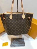 شنطة نسائية لويس فيتون مونوغرام كلاسيك مع محفظة بس...